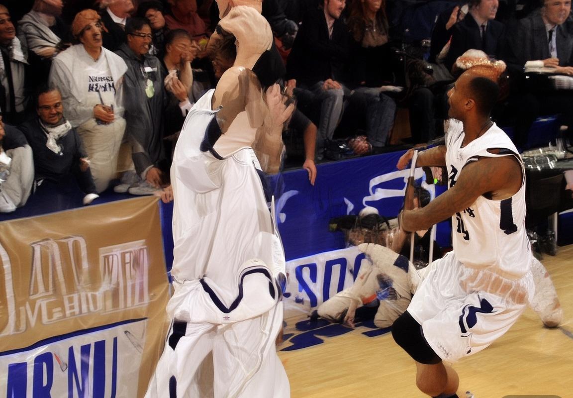 NBA传奇对决：福特与艾弗森巅峰对决解析