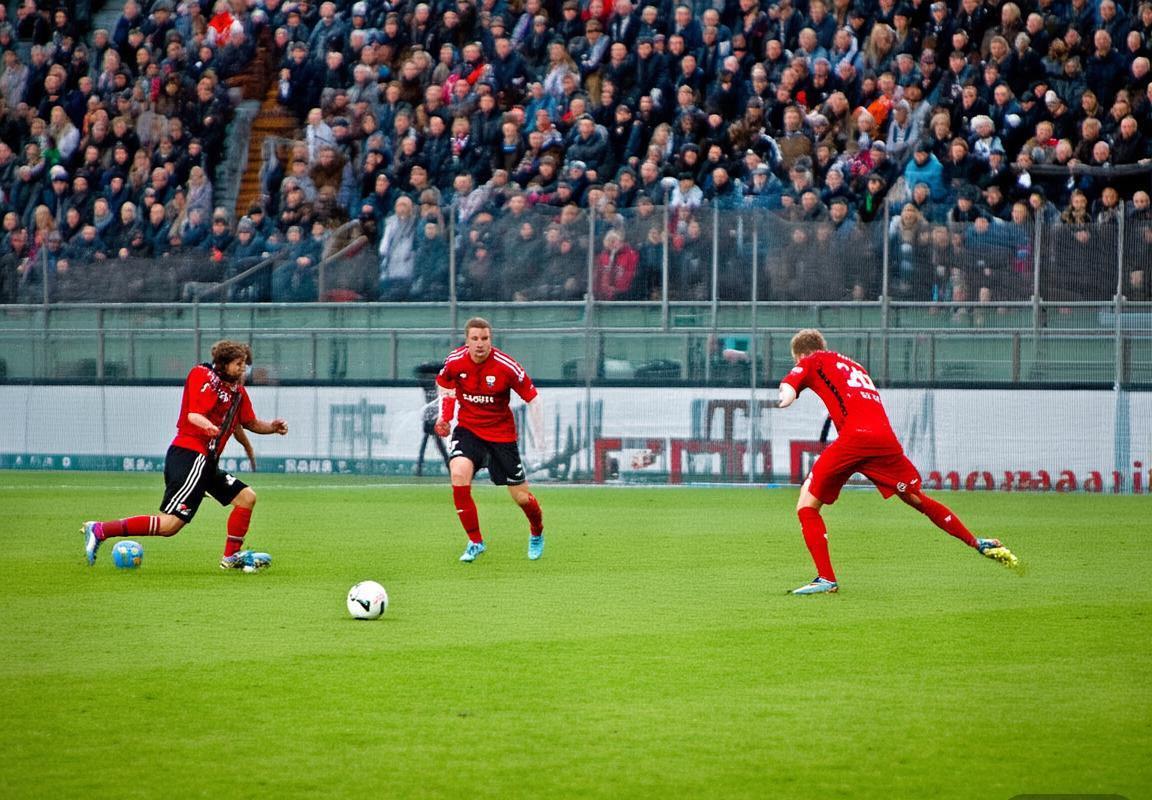 柏林联合VS达姆：争议判罚影响下的战术对决与球星表现